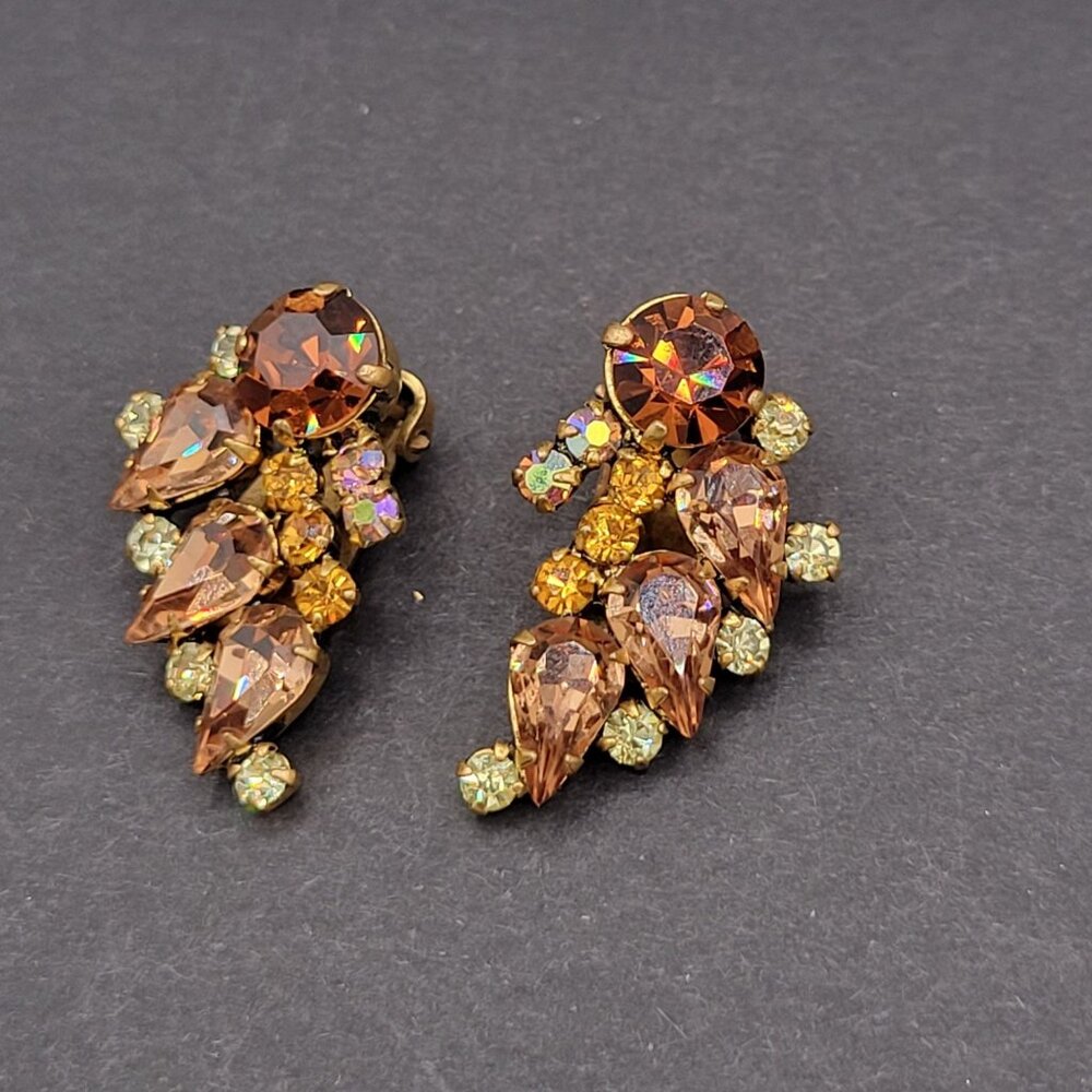 Vintage Clip On Earrings Amber Colored Teardrop Round Cabochons 1 inch Length